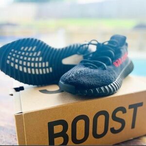 🖤❤️ Authentic LIKE NEW W/Box Yeezy Boost 350 V2 ~ Black/Red ~ Men’s Size 6
